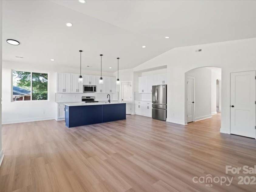 8632 Cedarbrook Drive, Charlotte, NC 28215.  MLS# CAR4261281, YatesRealty ID 18427. 