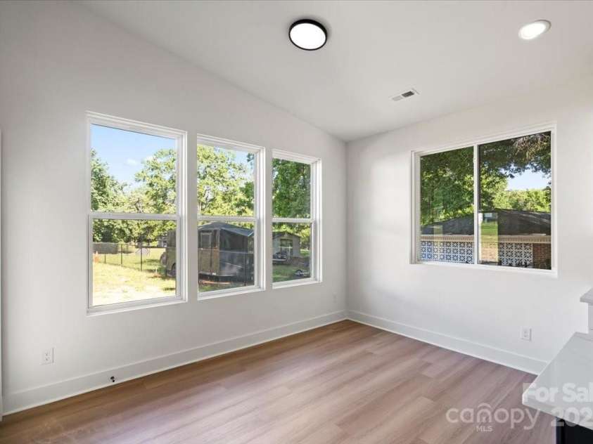 8632 Cedarbrook Drive, Charlotte, NC 28215.  MLS# CAR4261281, YatesRealty ID 18427. 