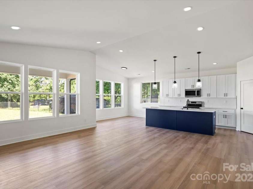 8632 Cedarbrook Drive, Charlotte, NC 28215.  MLS# CAR4261281, YatesRealty ID 18427. 