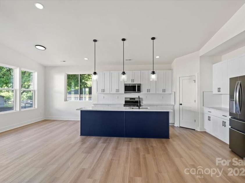 8632 Cedarbrook Drive, Charlotte, NC 28215.  MLS# CAR4261281, YatesRealty ID 18427. 