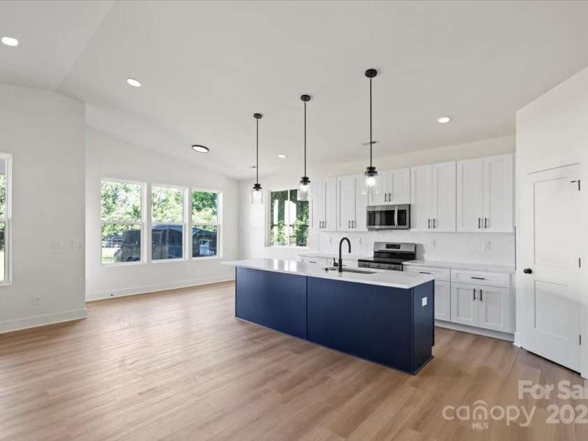 8632 Cedarbrook Drive, Charlotte, NC 28215.  MLS# CAR4261281, YatesRealty ID 18427. 