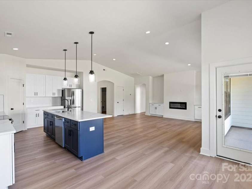 8632 Cedarbrook Drive, Charlotte, NC 28215.  MLS# CAR4261281, YatesRealty ID 18427. 