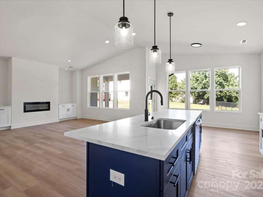 8632 Cedarbrook Drive, Charlotte, NC 28215.  MLS# CAR4261281, YatesRealty ID 18427. 