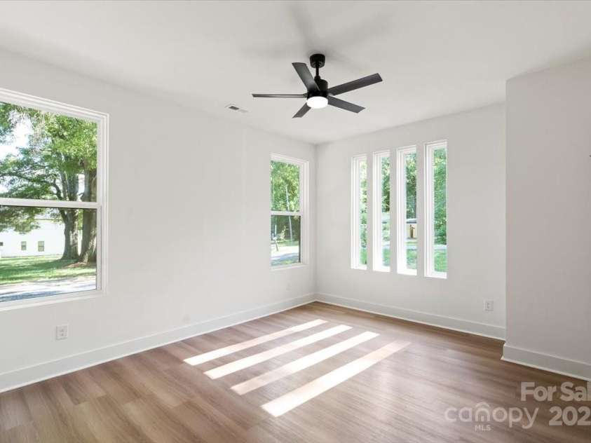 8632 Cedarbrook Drive, Charlotte, NC 28215.  MLS# CAR4261281, YatesRealty ID 18427. 