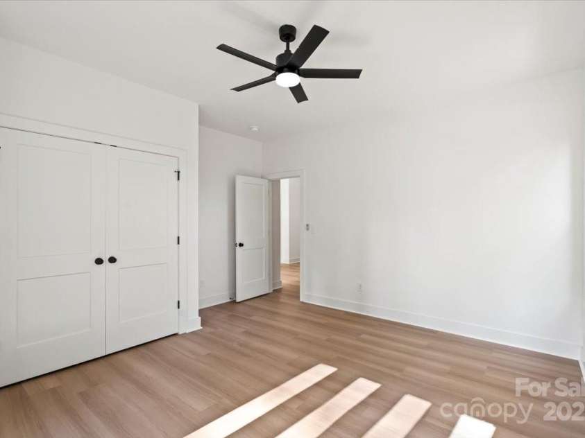 8632 Cedarbrook Drive, Charlotte, NC 28215.  MLS# CAR4261281, YatesRealty ID 18427. 