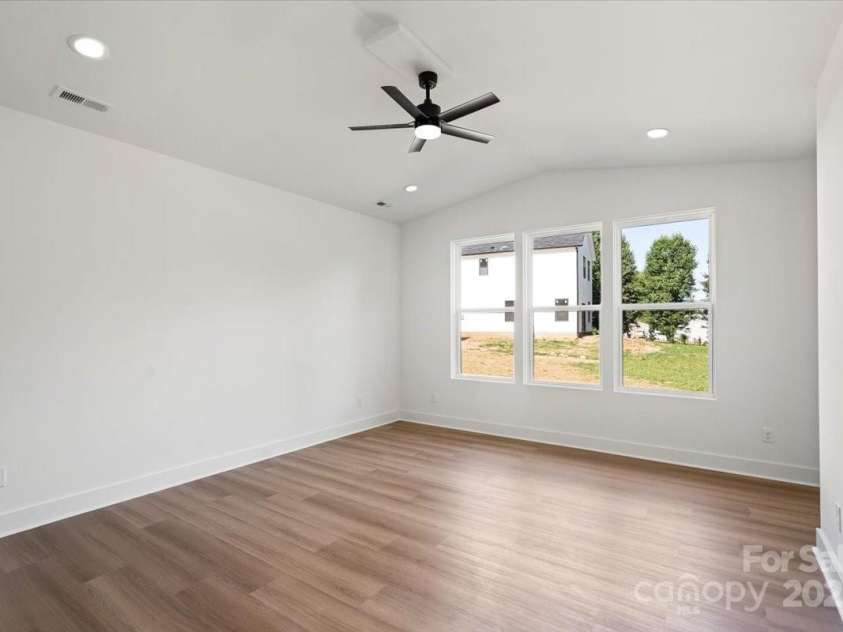 8632 Cedarbrook Drive, Charlotte, NC 28215.  MLS# CAR4261281, YatesRealty ID 18427. 