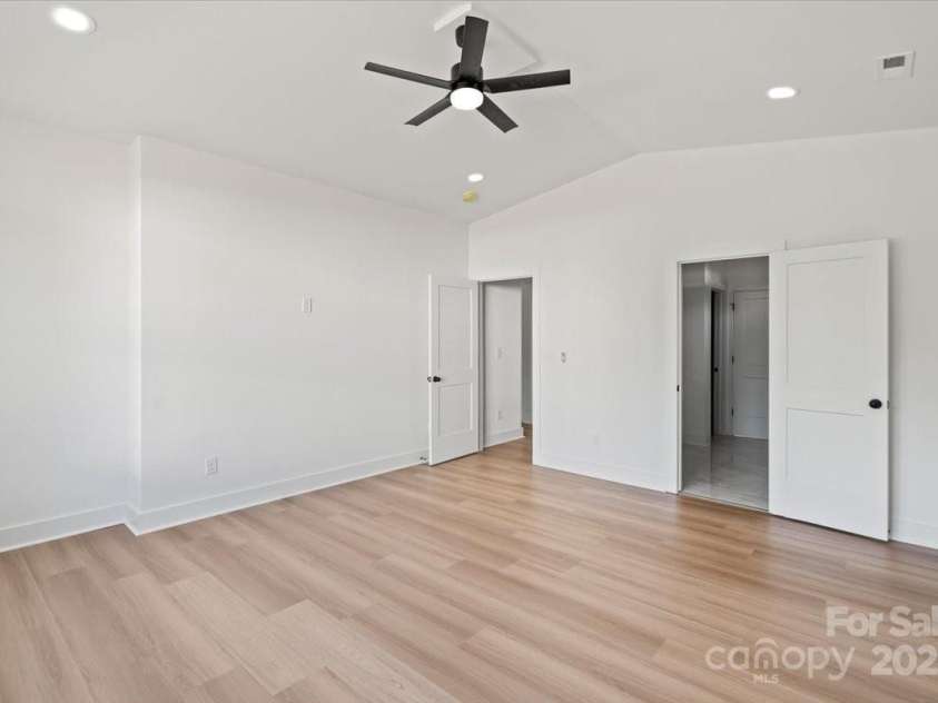 8632 Cedarbrook Drive, Charlotte, NC 28215.  MLS# CAR4261281, YatesRealty ID 18427. 