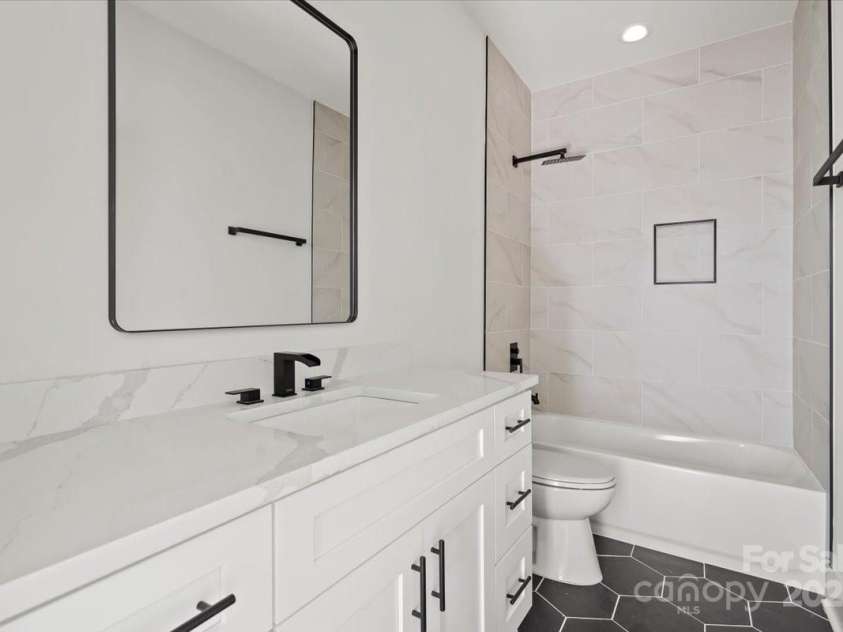 8632 Cedarbrook Drive, Charlotte, NC 28215.  MLS# CAR4261281, YatesRealty ID 18427. 