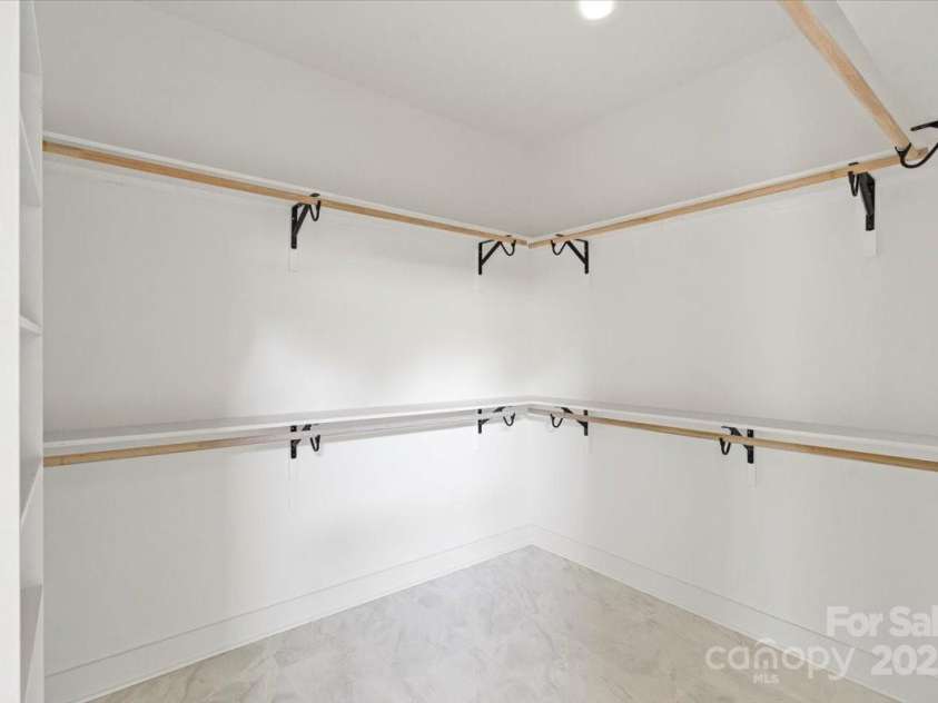 8632 Cedarbrook Drive, Charlotte, NC 28215.  MLS# CAR4261281, YatesRealty ID 18427. 