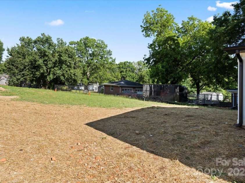 8632 Cedarbrook Drive, Charlotte, NC 28215.  MLS# CAR4261281, YatesRealty ID 18427. 