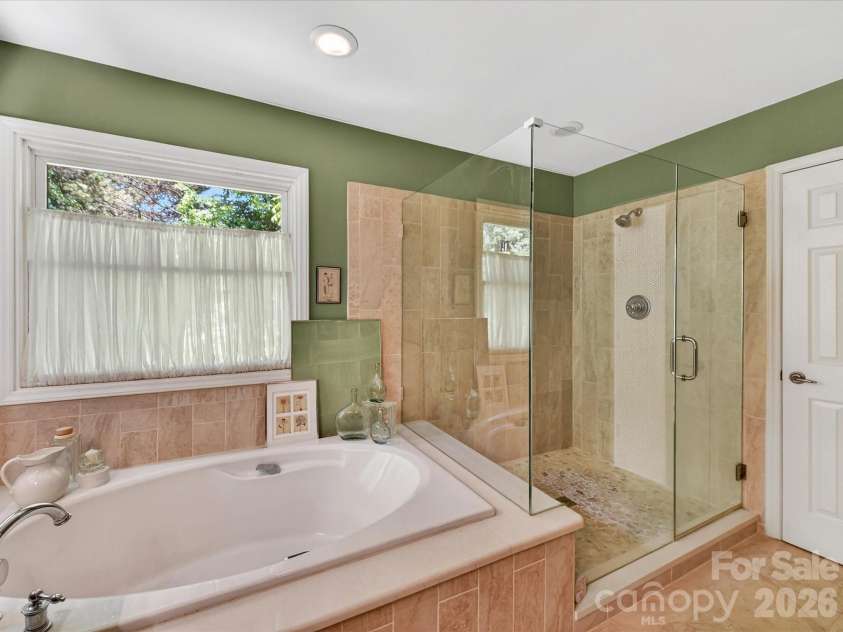 1531 Hansom Lane, Concord, NC 28027.  MLS# CAR4375701, YatesRealty ID 18428. Huge Shower