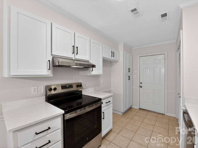 3055 River Ridge Drive, Gastonia, NC 28056.  MLS# CAR4377164, YatesRealty ID 18429. 