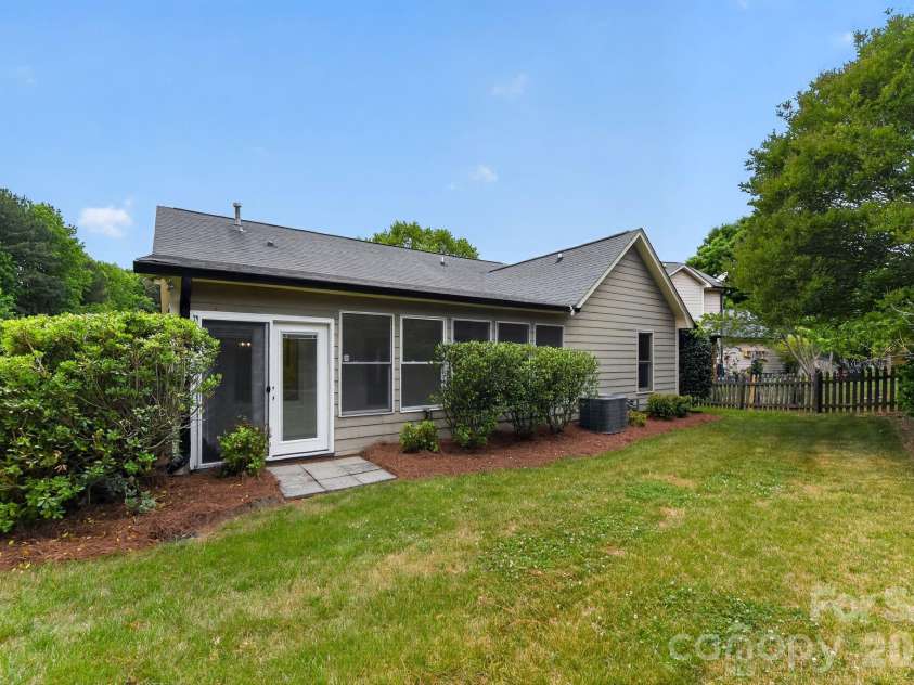 3055 River Ridge Drive, Gastonia, NC 28056.  MLS# CAR4377164, YatesRealty ID 18429. 
