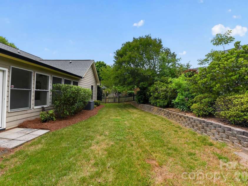 3055 River Ridge Drive, Gastonia, NC 28056.  MLS# CAR4377164, YatesRealty ID 18429. 