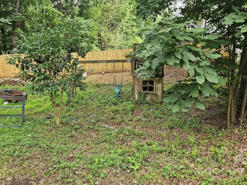 4227 Kiser Woods Drive, Concord, NC 28025.  MLS# CAR4267153, YatesRealty ID 18429. 