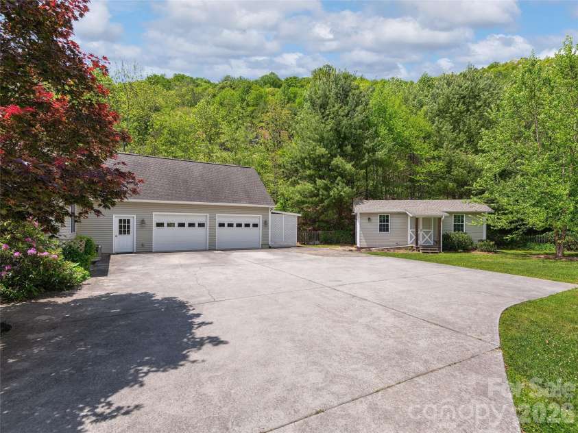 224 Hydrangea Drive, Waynesville, NC 28785.  MLS# CAR4377736, YatesRealty ID 18431. 