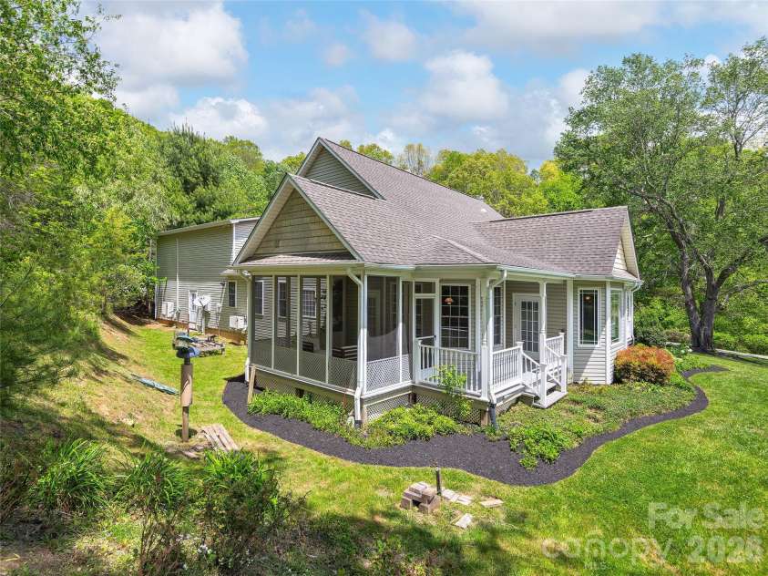 224 Hydrangea Drive, Waynesville, NC 28785.  MLS# CAR4377736, YatesRealty ID 18431. 