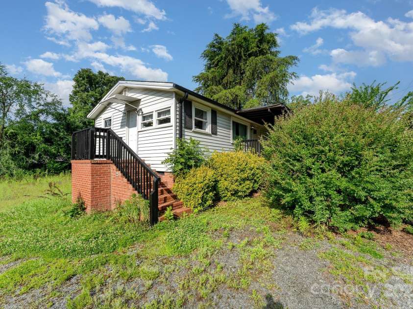 307 Elm Street, Belmont, NC 28012.  MLS# CAR4268378, YatesRealty ID 18431. 