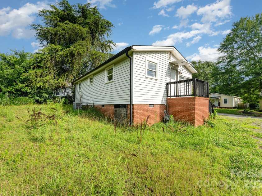 307 Elm Street, Belmont, NC 28012.  MLS# CAR4268378, YatesRealty ID 18431. 