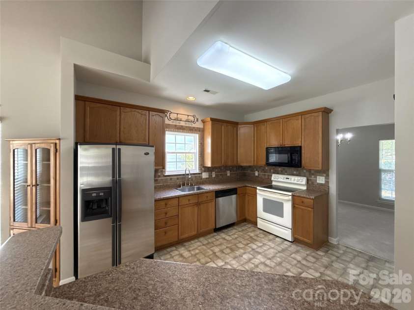 2140 Pineapple Court, Matthews, NC 28105.  MLS# CAR4375917, YatesRealty ID 18432. 