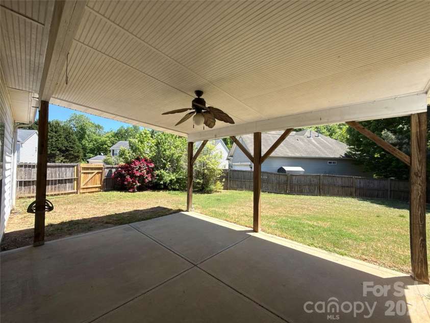 2140 Pineapple Court, Matthews, NC 28105.  MLS# CAR4375917, YatesRealty ID 18432. 