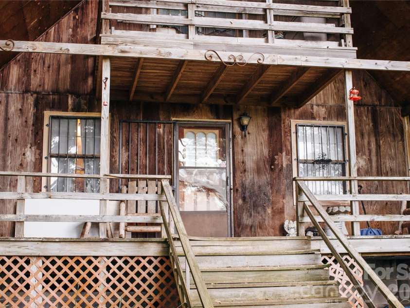 200 Osborn Knob Road, Marion, NC 28752.  MLS# CAR4378012, YatesRealty ID 18434. 