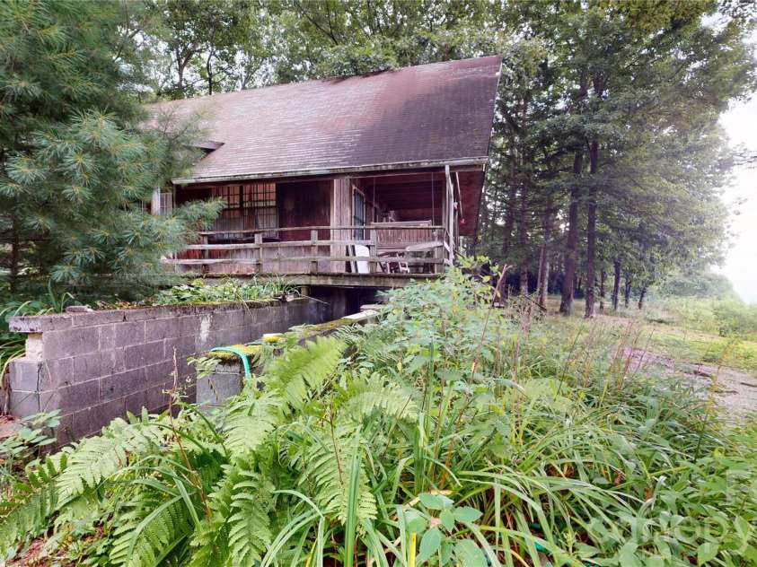 200 Osborn Knob Road, Marion, NC 28752.  MLS# CAR4378012, YatesRealty ID 18434. 