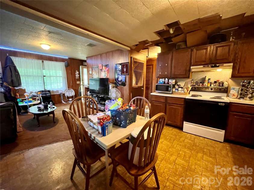 200 Osborn Knob Road, Marion, NC 28752.  MLS# CAR4378012, YatesRealty ID 18434. 