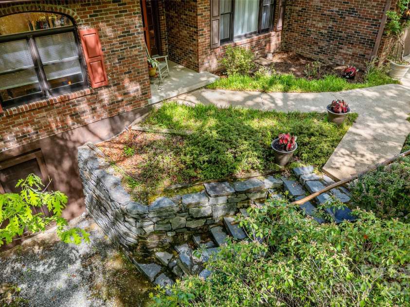 542 Soquili Drive, Brevard, NC 28712.  MLS# CAR4257806, YatesRealty ID 18434. 