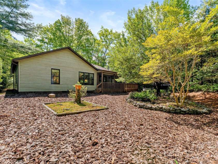 542 Soquili Drive, Brevard, NC 28712.  MLS# CAR4257806, YatesRealty ID 18434. 