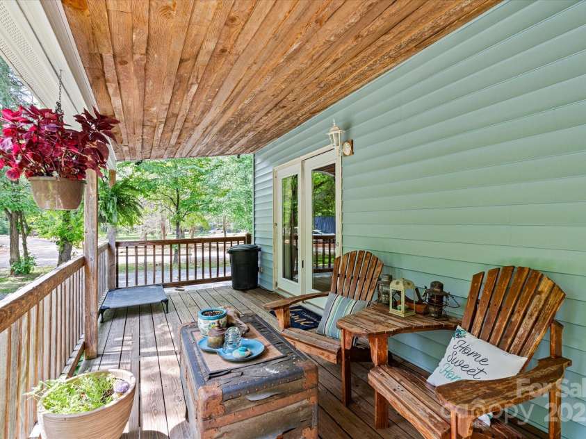 23 Mountain Meadow Lane, Canton, NC 28716.  MLS# CAR4269164, YatesRealty ID 18435. 