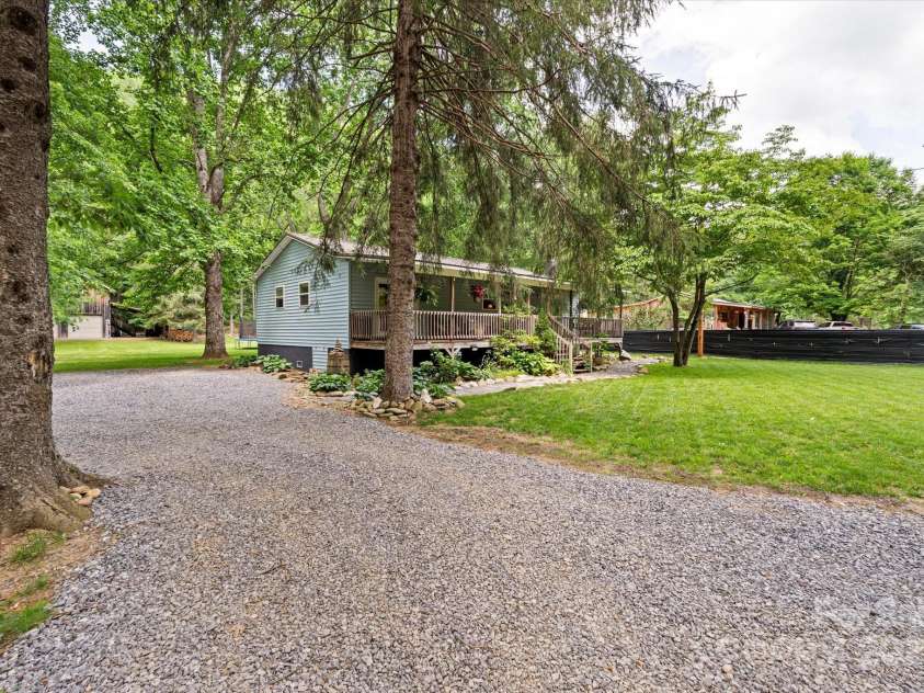 23 Mountain Meadow Lane, Canton, NC 28716.  MLS# CAR4269164, YatesRealty ID 18435. 