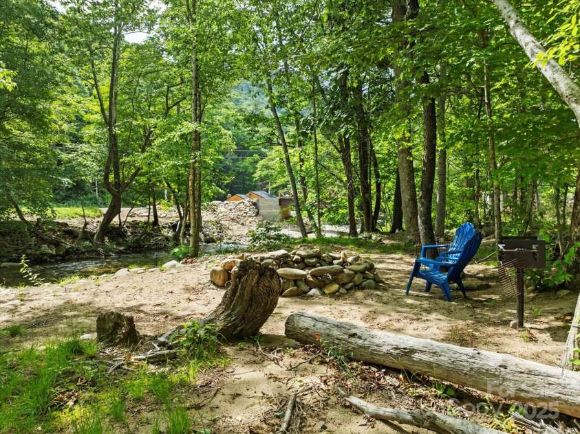 23 Mountain Meadow Lane, Canton, NC 28716.  MLS# CAR4269164, YatesRealty ID 18435. 