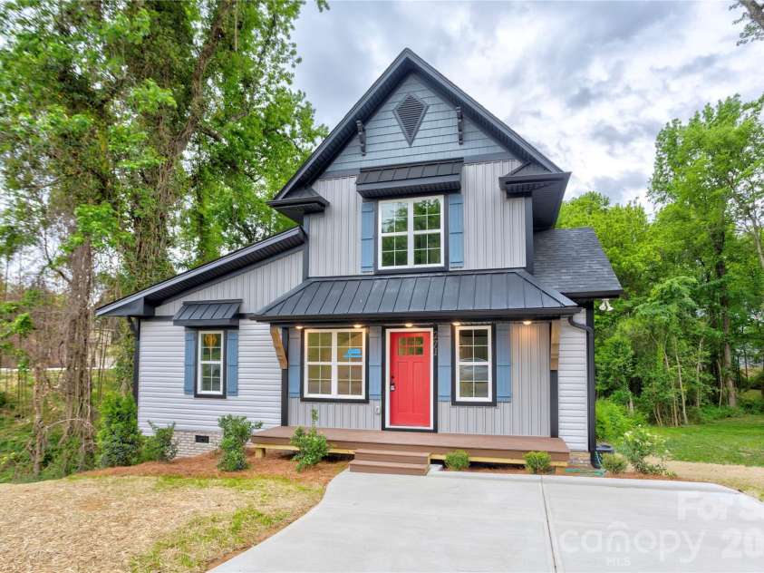 271 Stewart Street, Concord, NC 28027.  MLS# CAR4376424, YatesRealty ID 18435. 