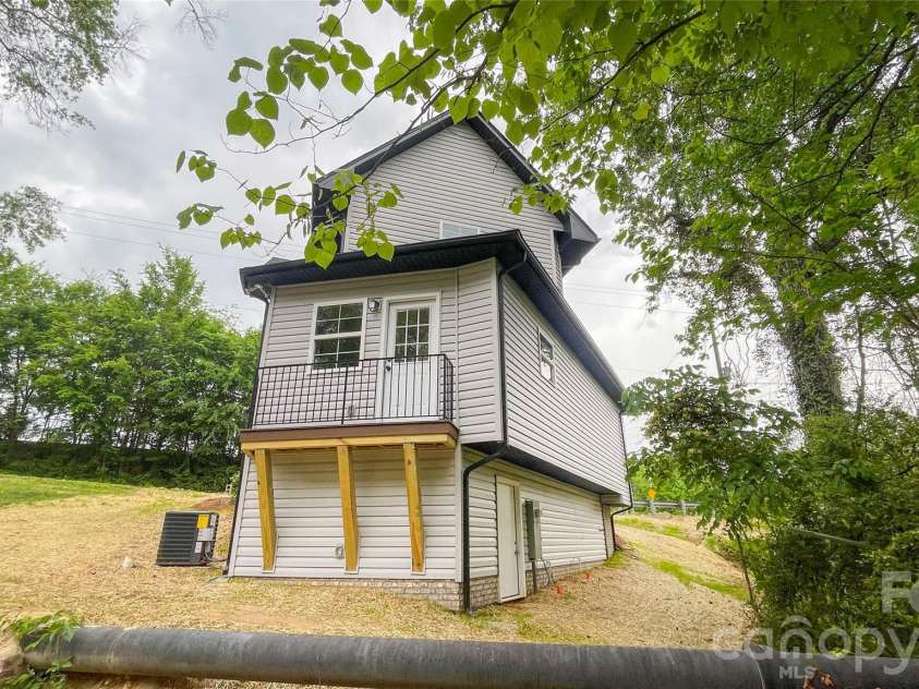 271 Stewart Street, Concord, NC 28027.  MLS# CAR4376424, YatesRealty ID 18435. 
