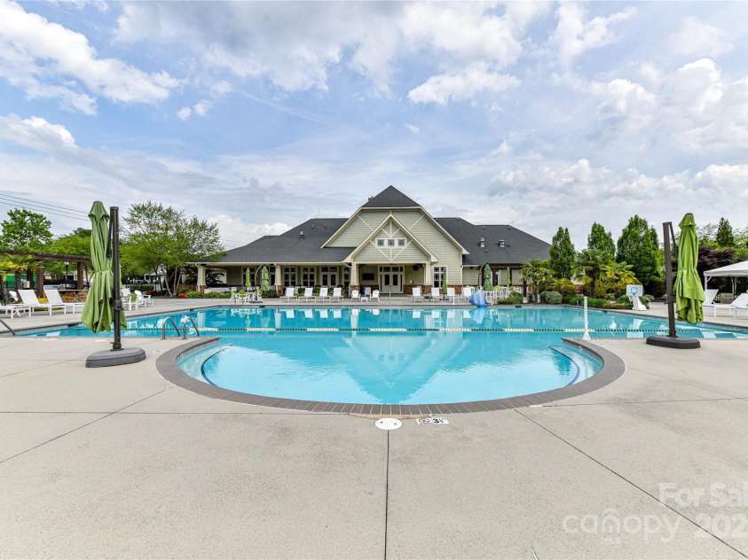 11123 Bailey Park Nature Drive, Cornelius, NC 28031.  MLS# CAR4247952, YatesRealty ID 18437. Community Pool!