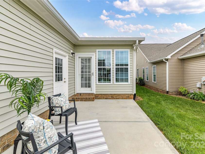 11123 Bailey Park Nature Drive, Cornelius, NC 28031.  MLS# CAR4247952, YatesRealty ID 18437. Patio to relax & unwind!