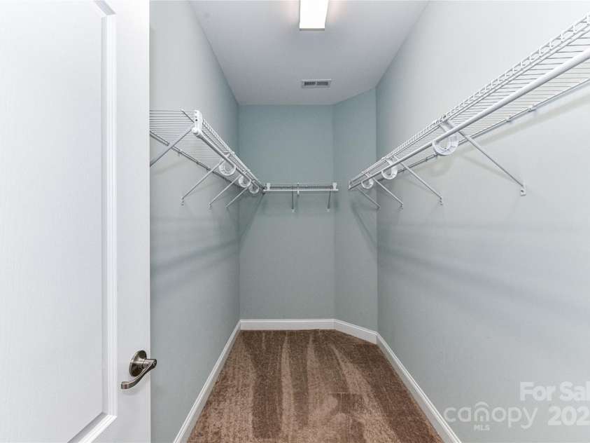 11123 Bailey Park Nature Drive, Cornelius, NC 28031.  MLS# CAR4247952, YatesRealty ID 18437. Primary Walk in closet!