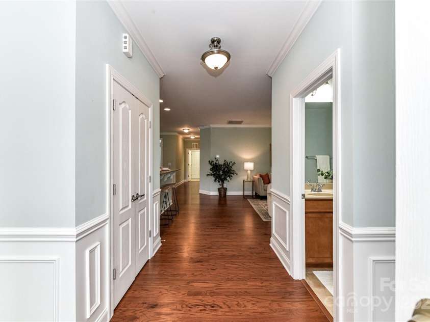 11123 Bailey Park Nature Drive, Cornelius, NC 28031.  MLS# CAR4247952, YatesRealty ID 18437. Welcome to Open Plan with beautiful molding!