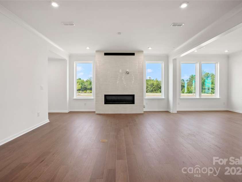 12009 Grinstead Lane, Charlotte, NC 28278.  MLS# CAR4268807, YatesRealty ID 18438. Great room view 2