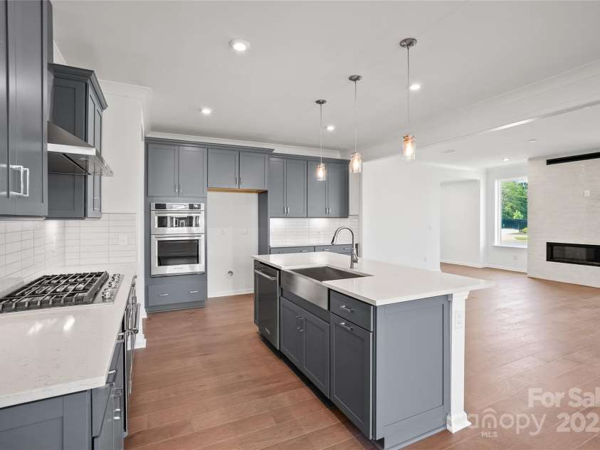 12009 Grinstead Lane, Charlotte, NC 28278.  MLS# CAR4268807, YatesRealty ID 18438. Kitchen view