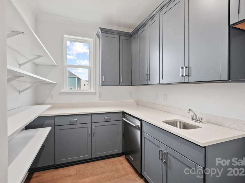 12009 Grinstead Lane, Charlotte, NC 28278.  MLS# CAR4268807, YatesRealty ID 18438. Scullery/kitchenette