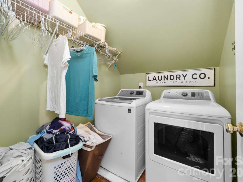 11019 Southfield Drive, Charlotte, NC 28273.  MLS# CAR4333684, YatesRealty ID 18439. 2nd floor laundry