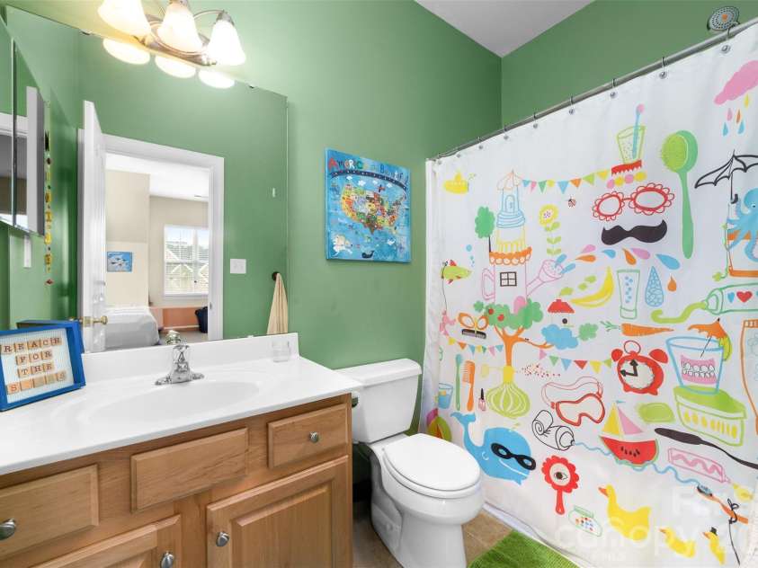 11019 Southfield Drive, Charlotte, NC 28273.  MLS# CAR4333684, YatesRealty ID 18439. 3rd full bath 
