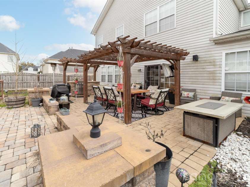 11019 Southfield Drive, Charlotte, NC 28273.  MLS# CAR4333684, YatesRealty ID 18439. 