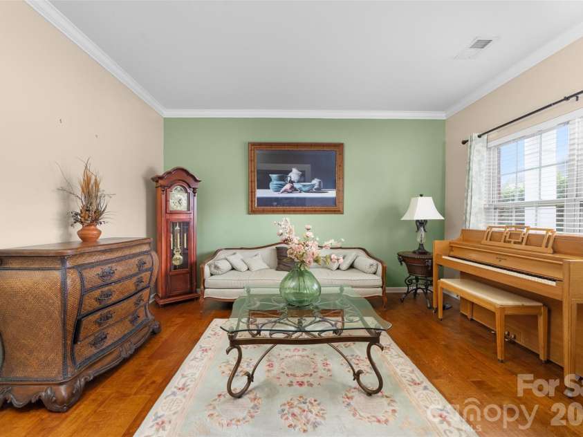 11019 Southfield Drive, Charlotte, NC 28273.  MLS# CAR4333684, YatesRealty ID 18439. First floor flex space