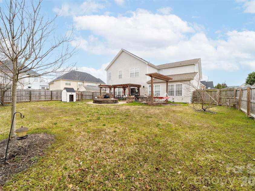 11019 Southfield Drive, Charlotte, NC 28273.  MLS# CAR4333684, YatesRealty ID 18439. Large Private back yard.