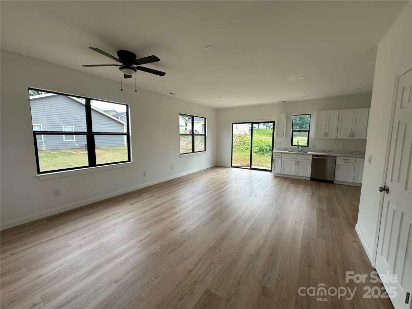 804 3rd Street Place, Hickory, NC 28602.  MLS# CAR4263715, YatesRealty ID 18439. 