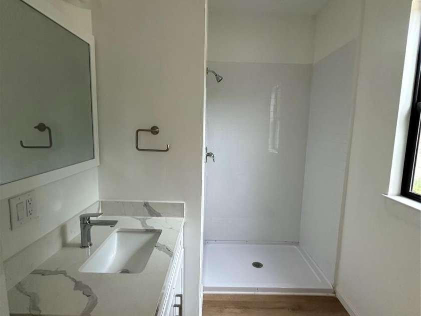 804 3rd Street Place, Hickory, NC 28602.  MLS# CAR4263715, YatesRealty ID 18439. 