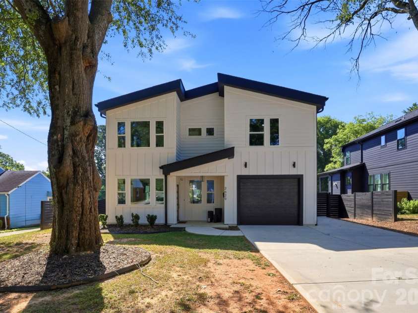 2629 Phillips Avenue, Charlotte, NC 28208.  MLS# CAR4374695, YatesRealty ID 18440. 